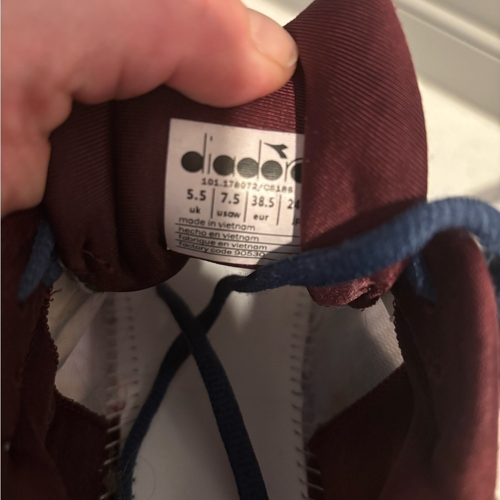 Diadora Mythos Blushield Volo 2 Sneakers - White, navy and Burgundy 7.5 - Picture 12 of 13